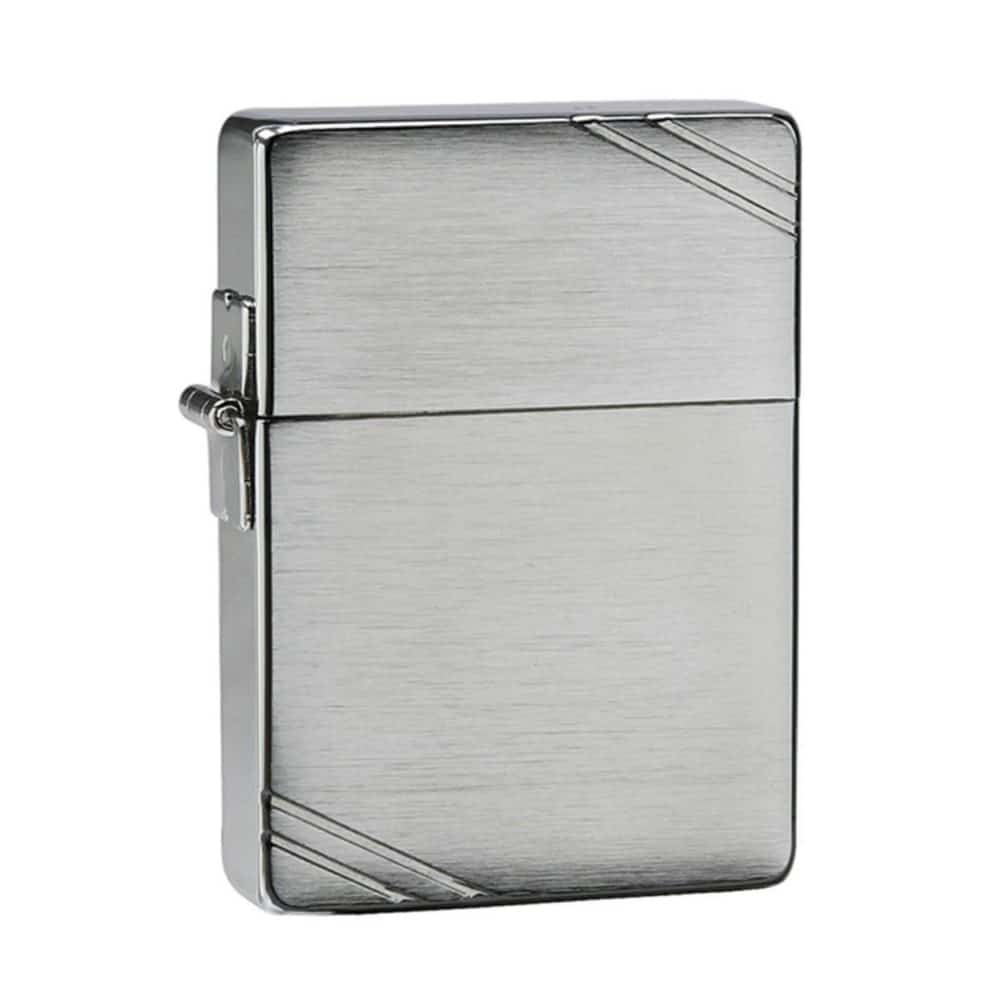 تصویر فندک Zippo مدل 1935 Replica with Slashes با طراحی کلاسیک و بدنه فلزی براق