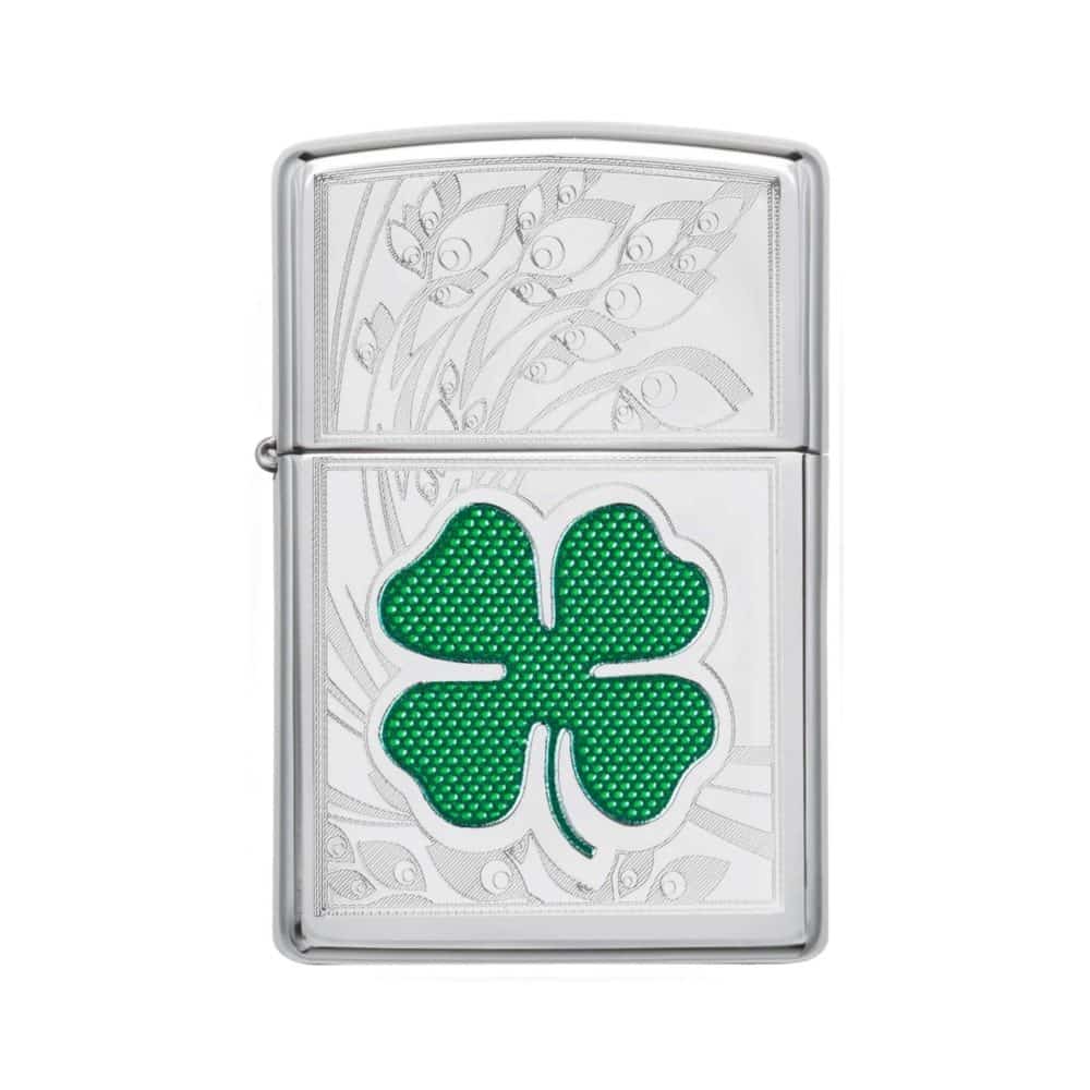 تصویر فندک Zippo مدل Clover Design با طرح شبدر چهاربرگ روی بدنه براق نقره‌ای
