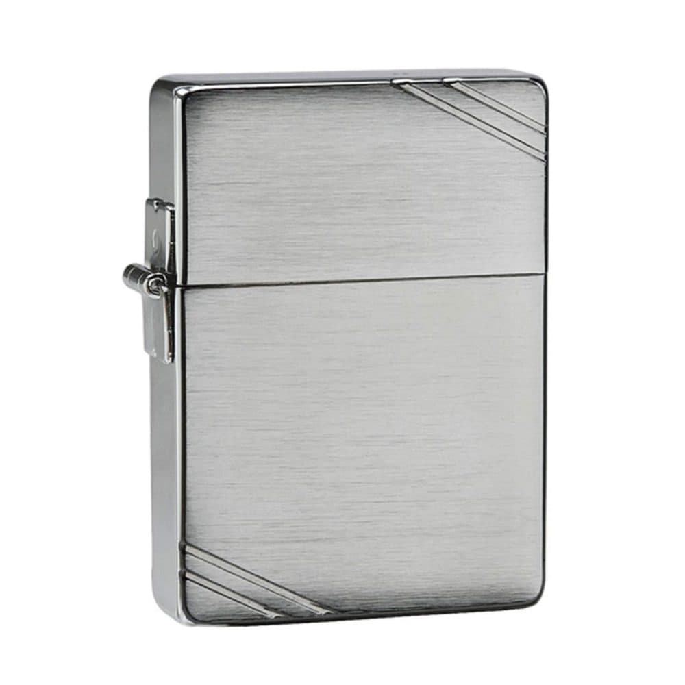 تصویر فندک Zippo مدل 1935 Replica with Slashes با طراحی کلاسیک و بدنه فلزی براق