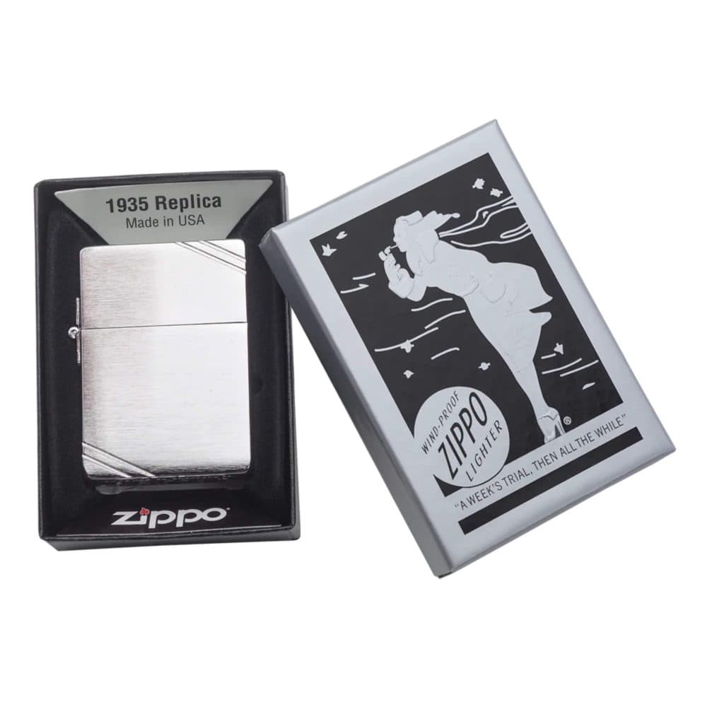 تصویر فندک Zippo مدل 1935 Replica with Slashes با طراحی کلاسیک و بدنه فلزی براق