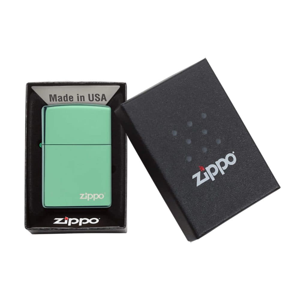تصویر فندک Zippo مدل Chameleon با بدنه رنگی براق و لوگوی Zippo