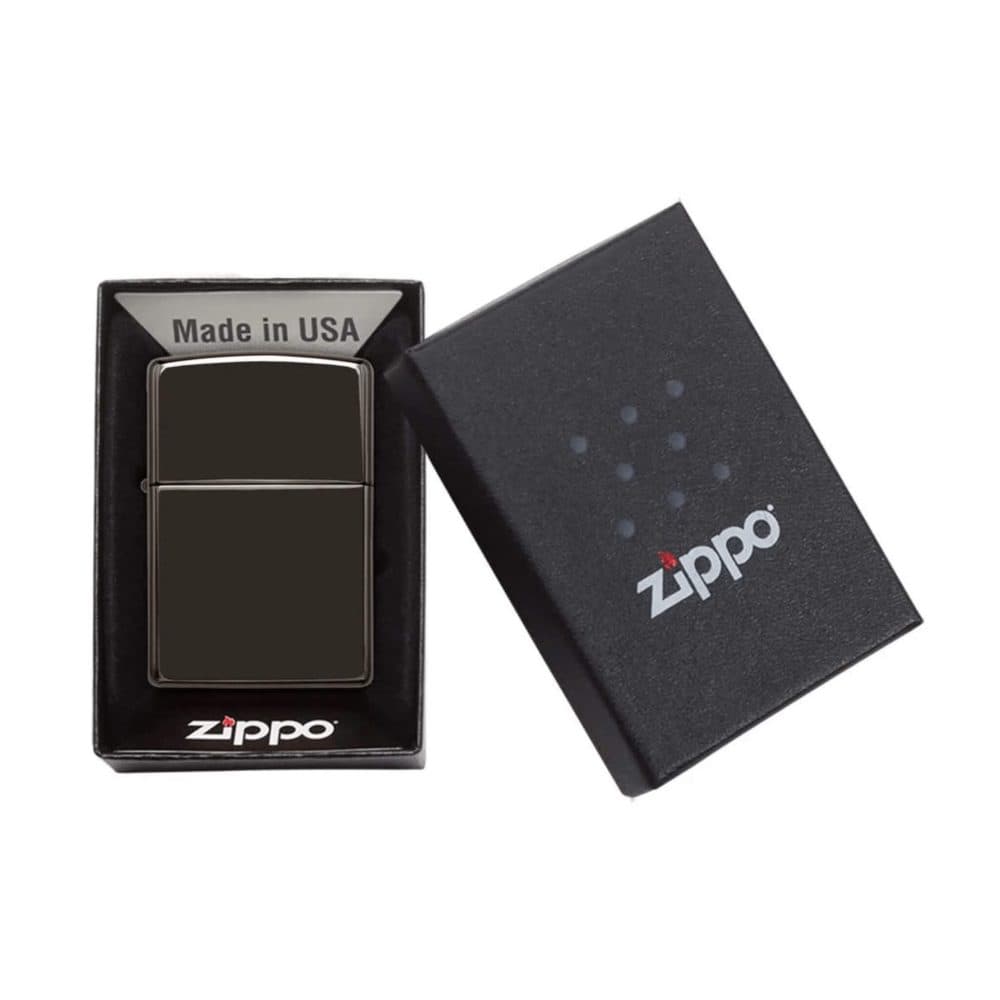 تصویر فندک Zippo مدل Classic High Polish Black با بدنه مشکی براق و طراحی شیک