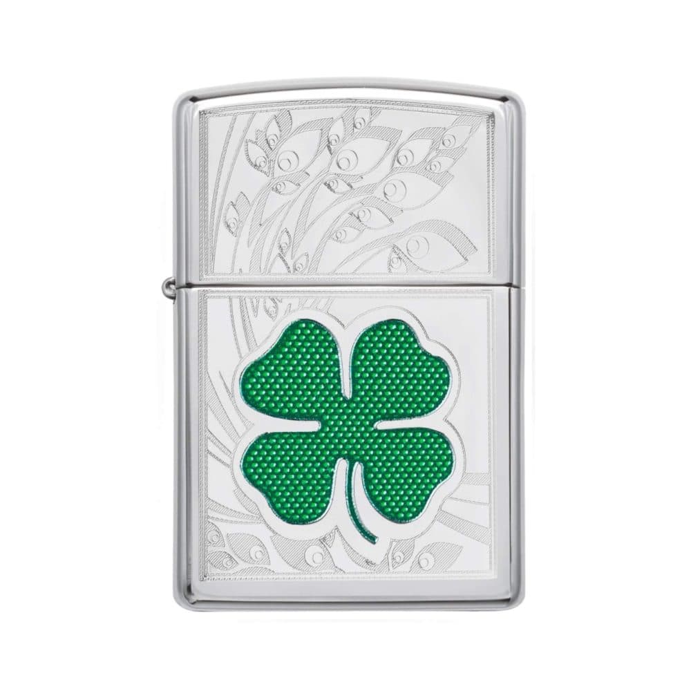تصویر فندک Zippo مدل Clover Design با طرح شبدر چهاربرگ روی بدنه براق نقره‌ای
