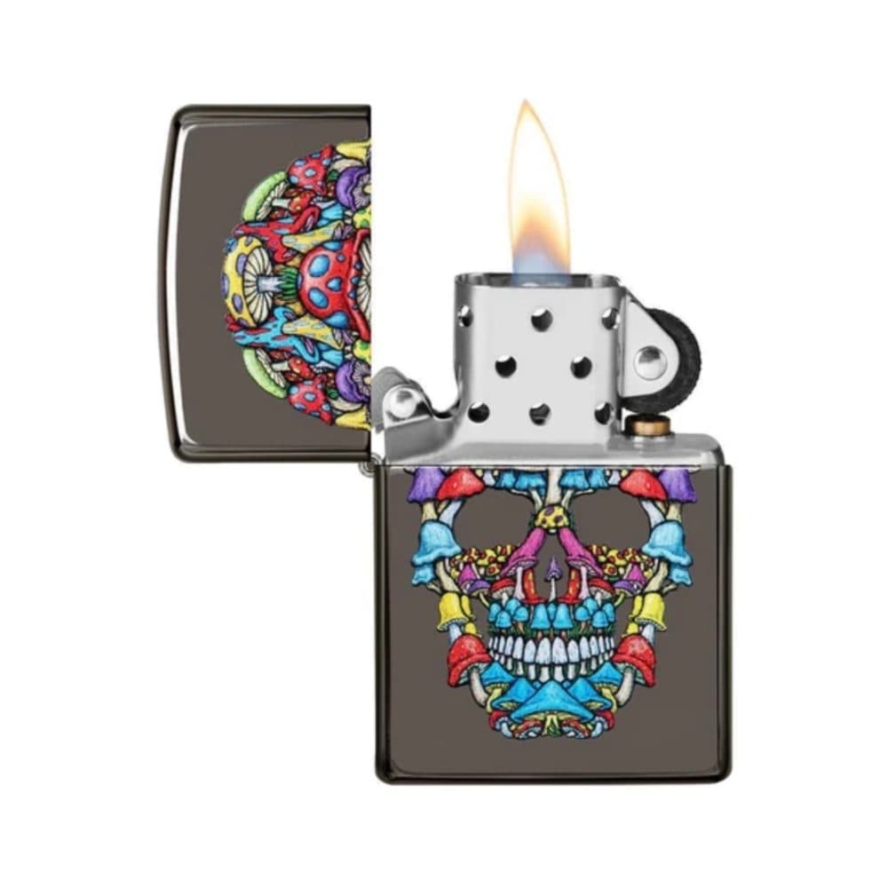 تصویر فندک Zippo مدل Skull Design با طرح جمجمه روی بدنه فلزی براق